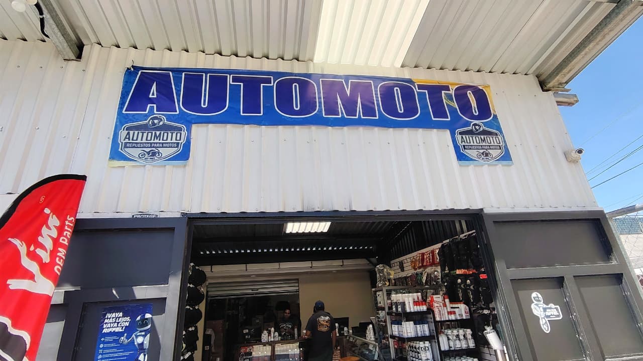 Interior de la tienda AUTOMOTO